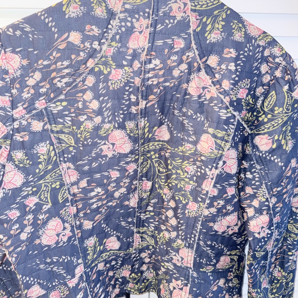 Free People Meadow Quilted Floral Slim Fit Jacket Size L Blue Pink Zip Front - Picture 6 of 10
